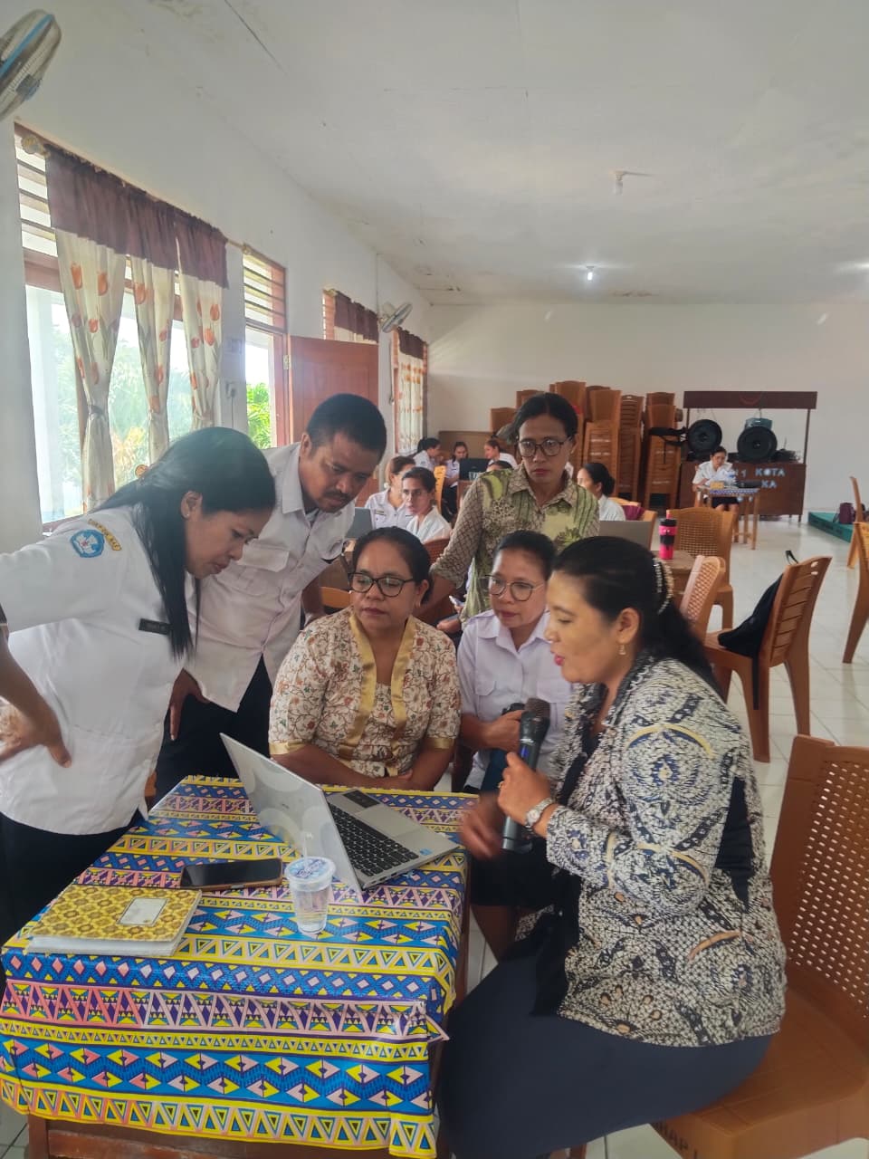 SMPN 1 Kota Tambolaka Berinovasi dengan Gamifikasi dan AI dalam Pembelajaran